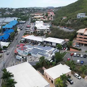 Amazing View 1 Bed1 Bath On Red Hook Strip Holiday home